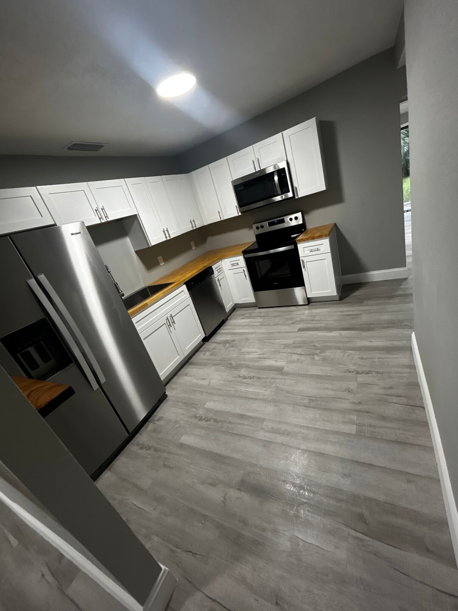 Building Photo - 734 Bonnie Cir