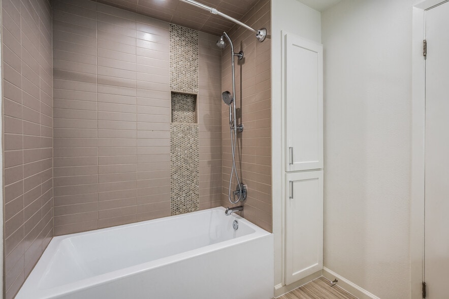 Building Photo - 9805 Airline Rd