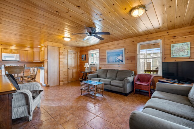 Building Photo - 2 Traynor St