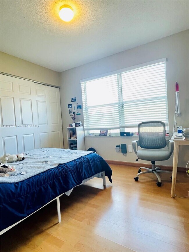 Building Photo - 4101 Sapphire Terrace