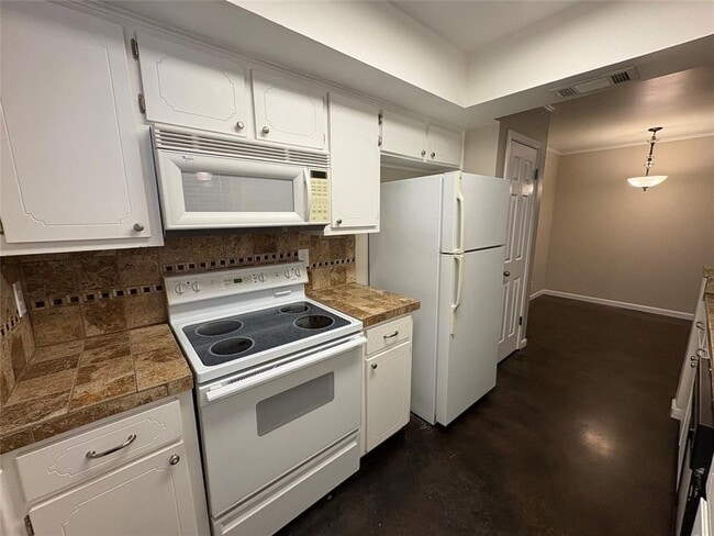 Building Photo - 8713 Clearbrook Trail