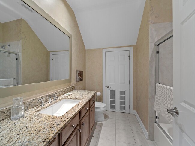 Building Photo - 2048 Valor Ct