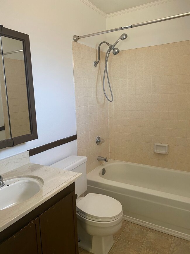 Building Photo - 1460 Linden Way