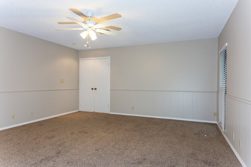 Building Photo - 21074 Shady Vista Ln