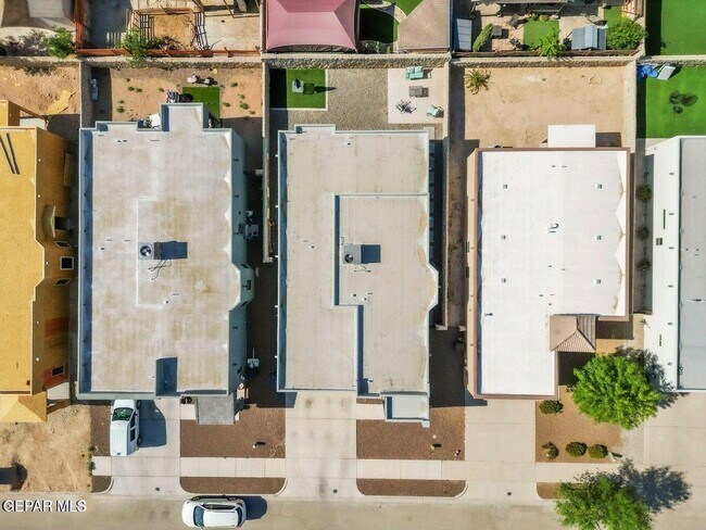 Building Photo - 13494 Hazlewood St