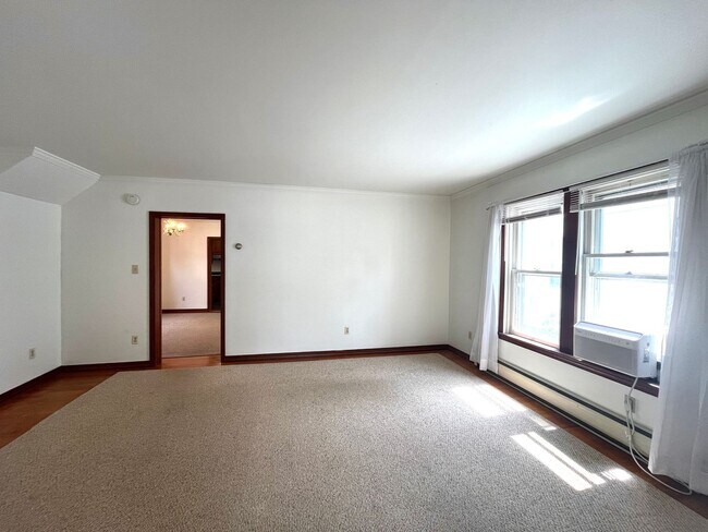 Building Photo - 40 W Caracas Ave