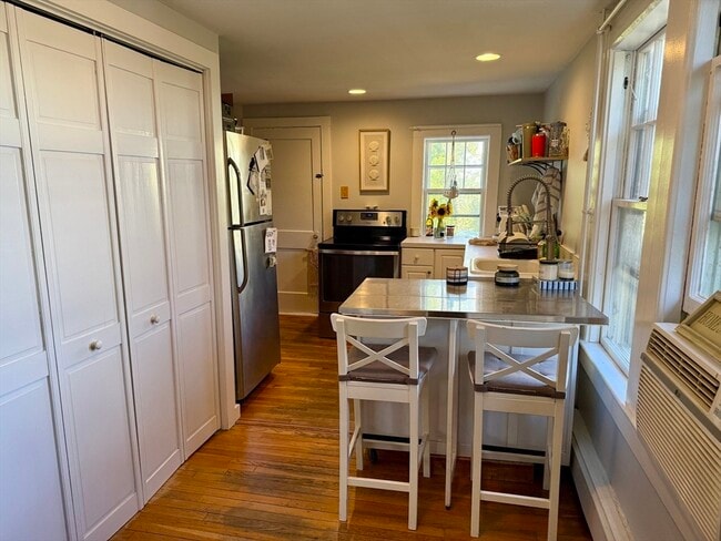 Building Photo - 21 1/2 Union St