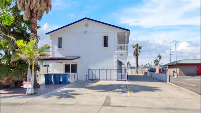 Building Photo - 102 W Corral St