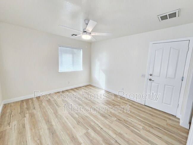 Building Photo - 3741 Malibou Ave