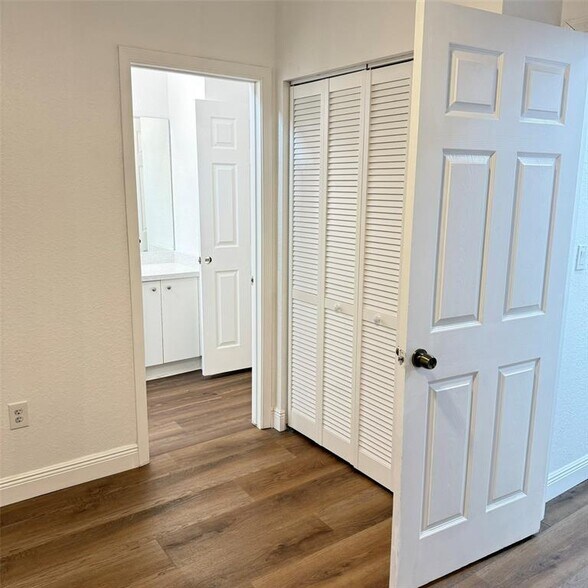 Building Photo - 6482 Catalina Ln
