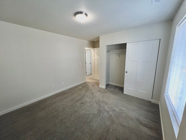 Building Photo - AVAILABLE NOW! 3BD 2.5 BATH TUMWATER LIVING