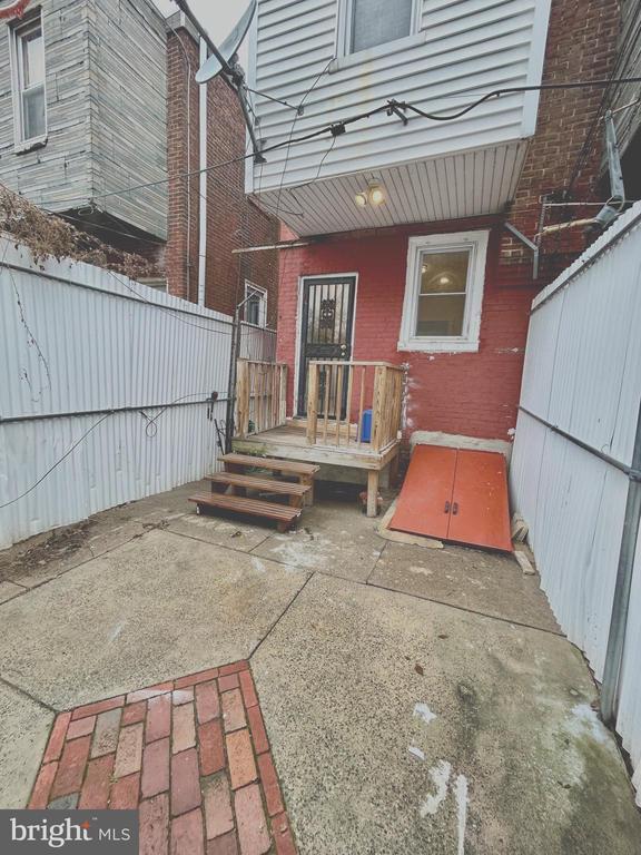 Building Photo - 306 Lindley Ave