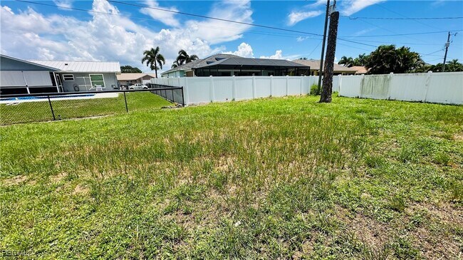 Building Photo - 4417 SW 15th Pl