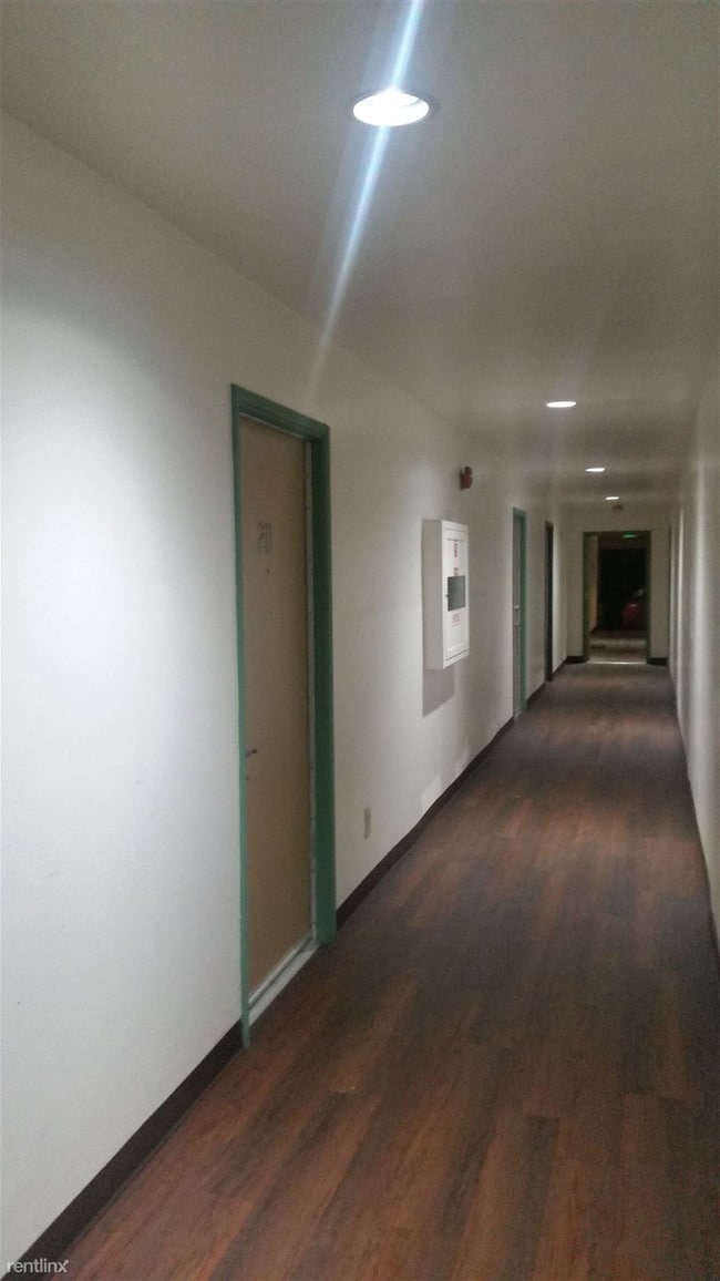 Building Photo - 2711 Ellendale Pl