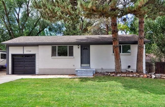 Building Photo - 4 Bedroom/ 2 Bathroom house in Midvale