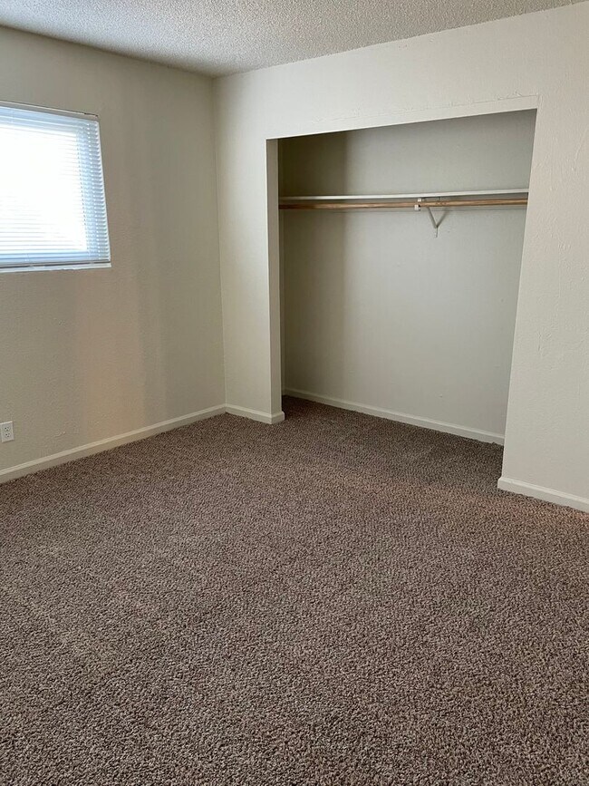 Building Photo - LOWER LEVEL 2 BED 1 BATH WITH FRESH PAINT AND NEW CARPET