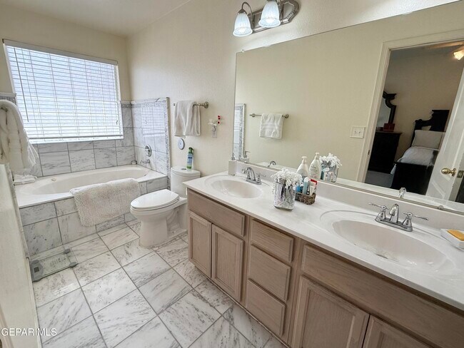 Building Photo - 3625 W Vitex Cir