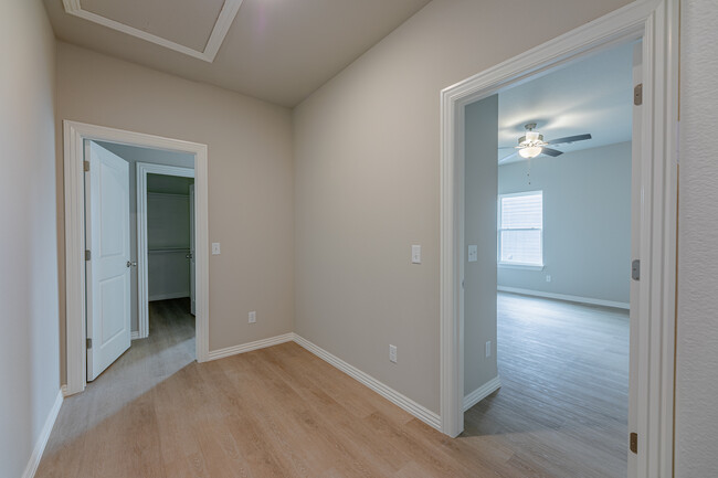 Building Photo - 1601 SW Poigai Wy
