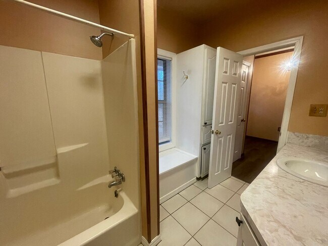 Building Photo - Cypress Lake Front Property in Benton!