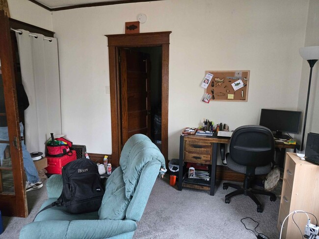 Building Photo - 1602 8th St E