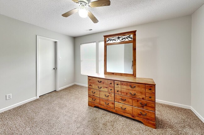 Building Photo - 7030 Maple Park Ln