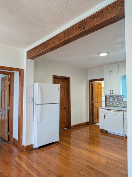 Open concept kitchen - 1291 Main St