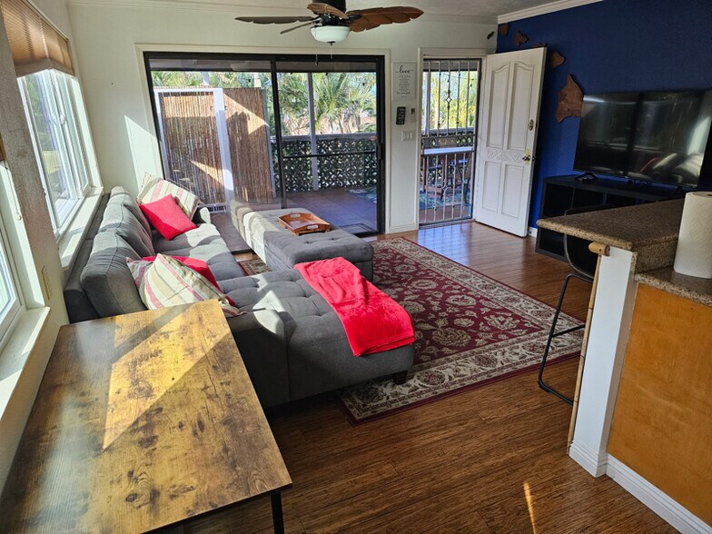 Building Photo - 293 Alaume St