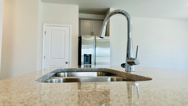 Building Photo - 690 Gabby Pt SW