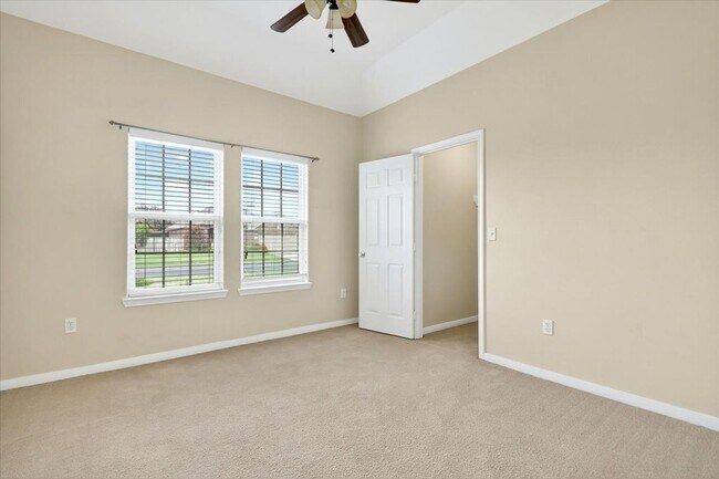 Building Photo - 6018 Tapestry Dr