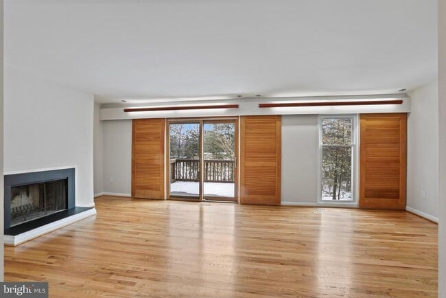 Building Photo - 1644 Wainwright Dr