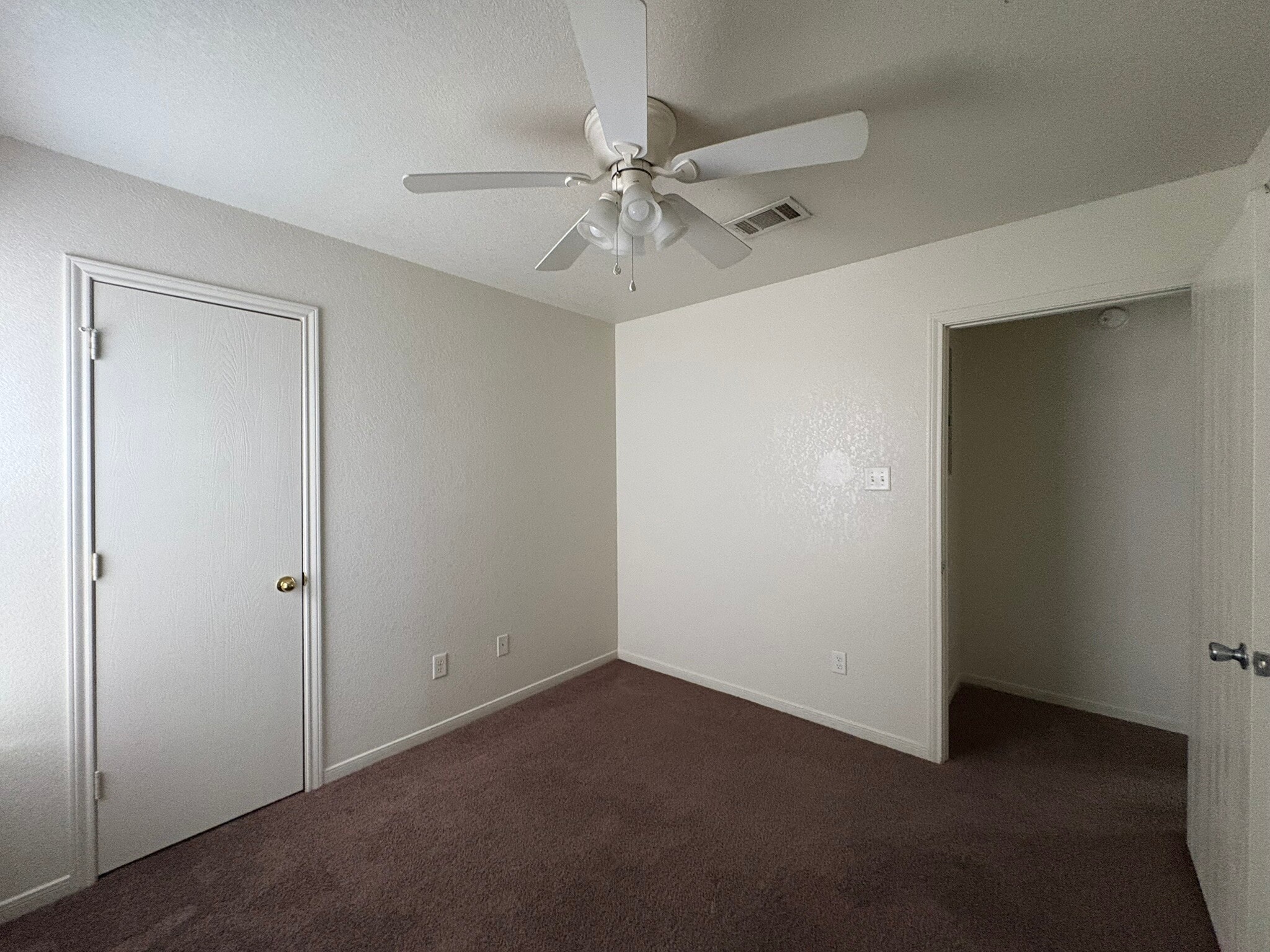 Building Photo - 2111 Jennifer Dr
