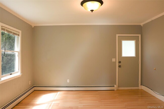 Building Photo - 50 Baron De Hirsch Rd