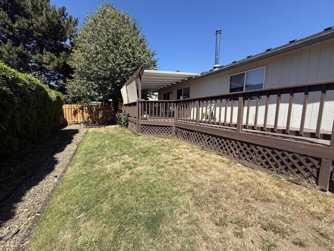 Building Photo - 214 NE 170th Ave