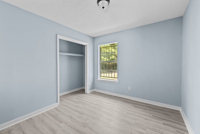 Building Photo - Charming 3 Bedroom, 2 Bathroom house