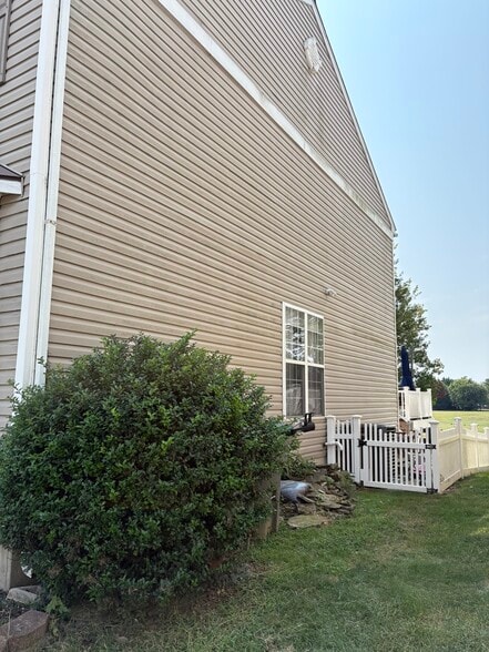 End unit! - 13 Glennwood Dr