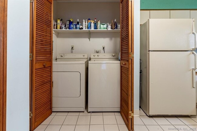 Building Photo - 24 Millbrook Ct