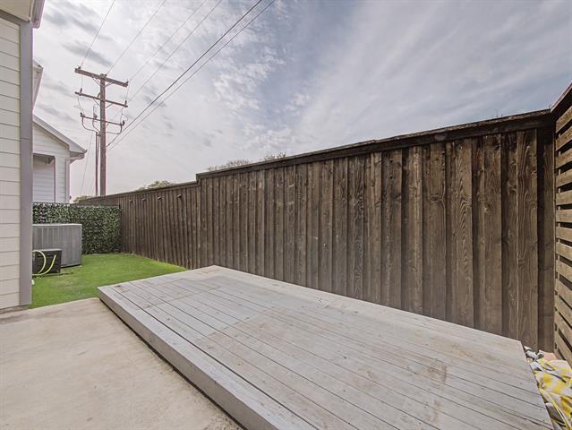 Building Photo - 704 18th St