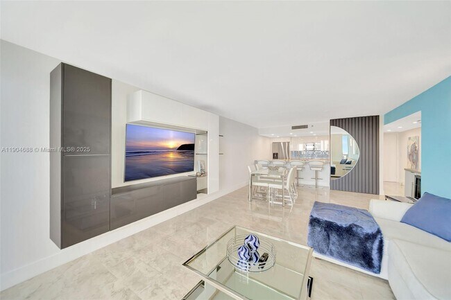 Building Photo - 1717 N Bayshore Dr