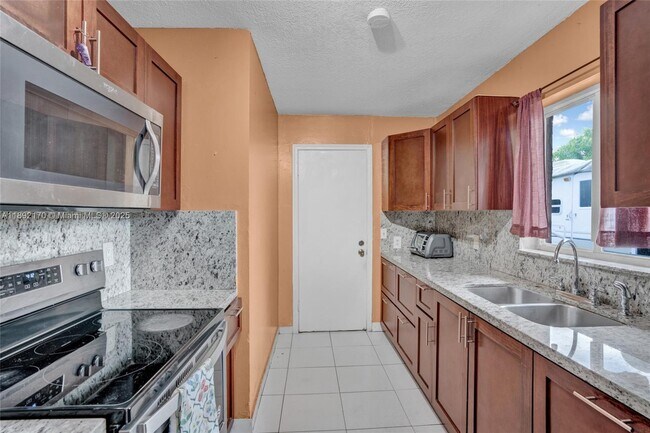 Building Photo - 26750 SW 124th Ave