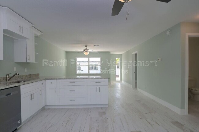 Building Photo - 1322 Miramar St