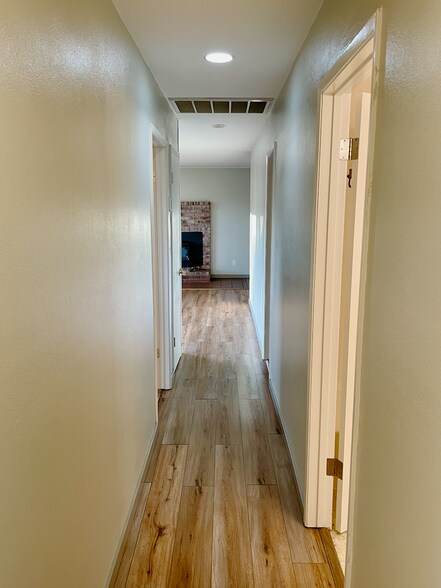 Building Photo - 9733 Hidden Ln