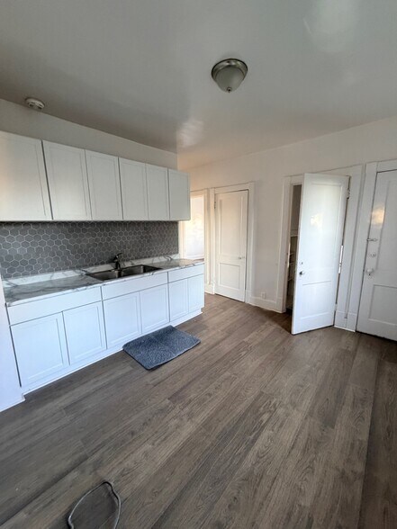 Building Photo - 1352 S 59th St