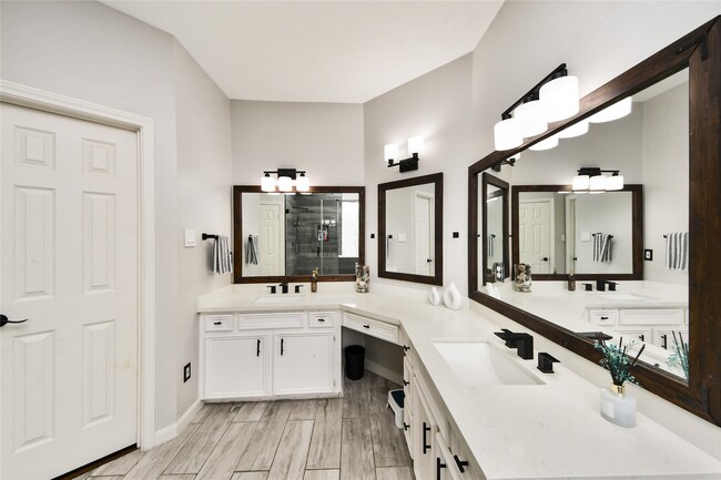 Building Photo - 12307 Lusterleaf Dr