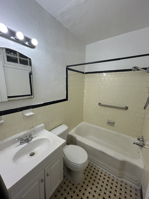 Building Photo - 1601 18th St SE