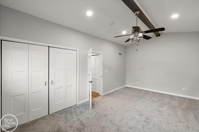 Building Photo - 1765 E Predmore Rd