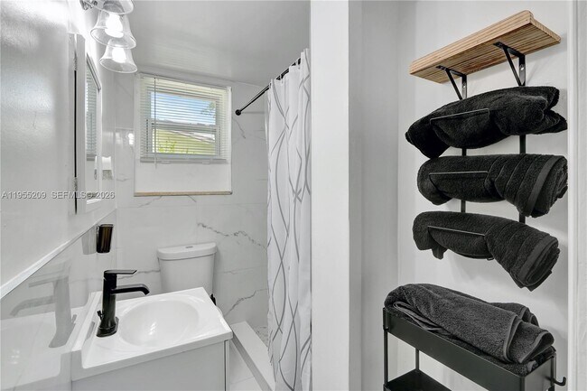 Building Photo - 1205 NW 3rd Ave