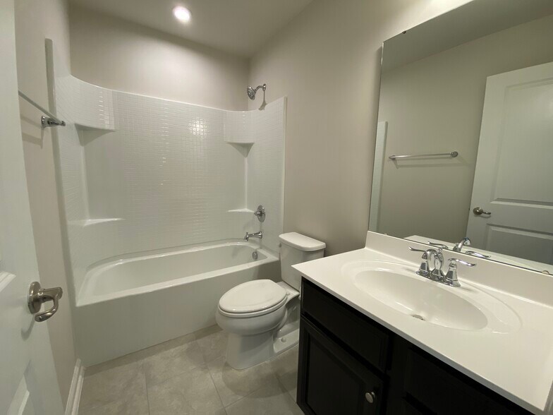 Building Photo - 4843 Randall Rd