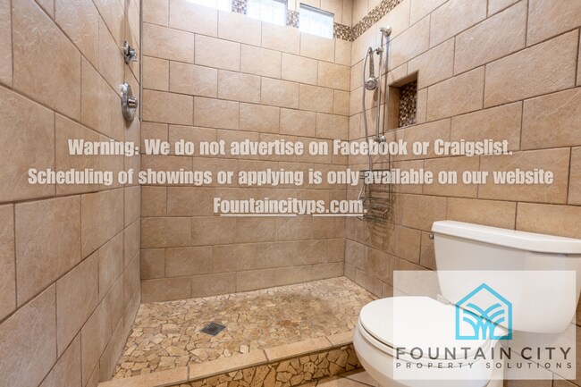 Building Photo - 807 Laurel Ave