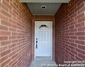 Building Photo - 9011 Hilltop Crossing Dr