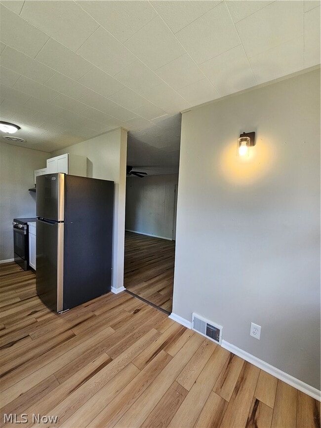 Building Photo - 1859 Sheffield Dr